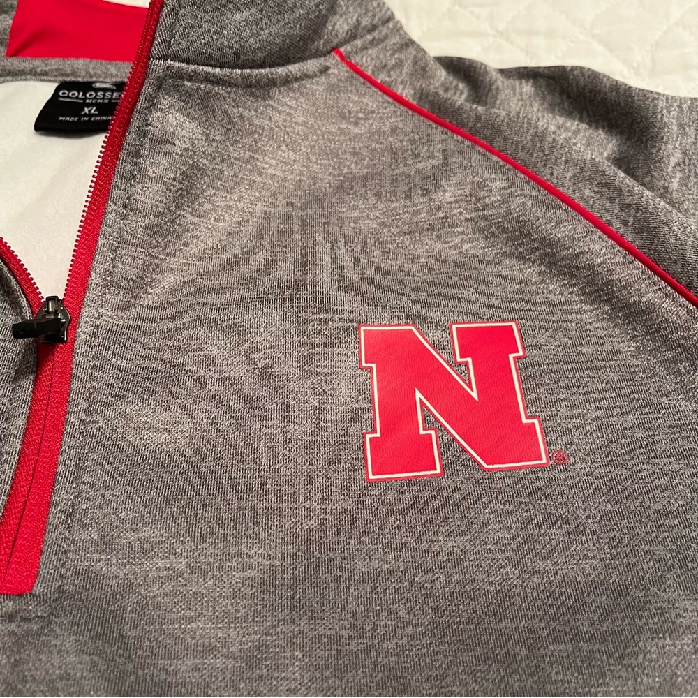 NWT Nebraska Cornhuskers Gray/Black Quarter Zip Pullover Top Colosseum Men’s XL - Picture 5 of 14